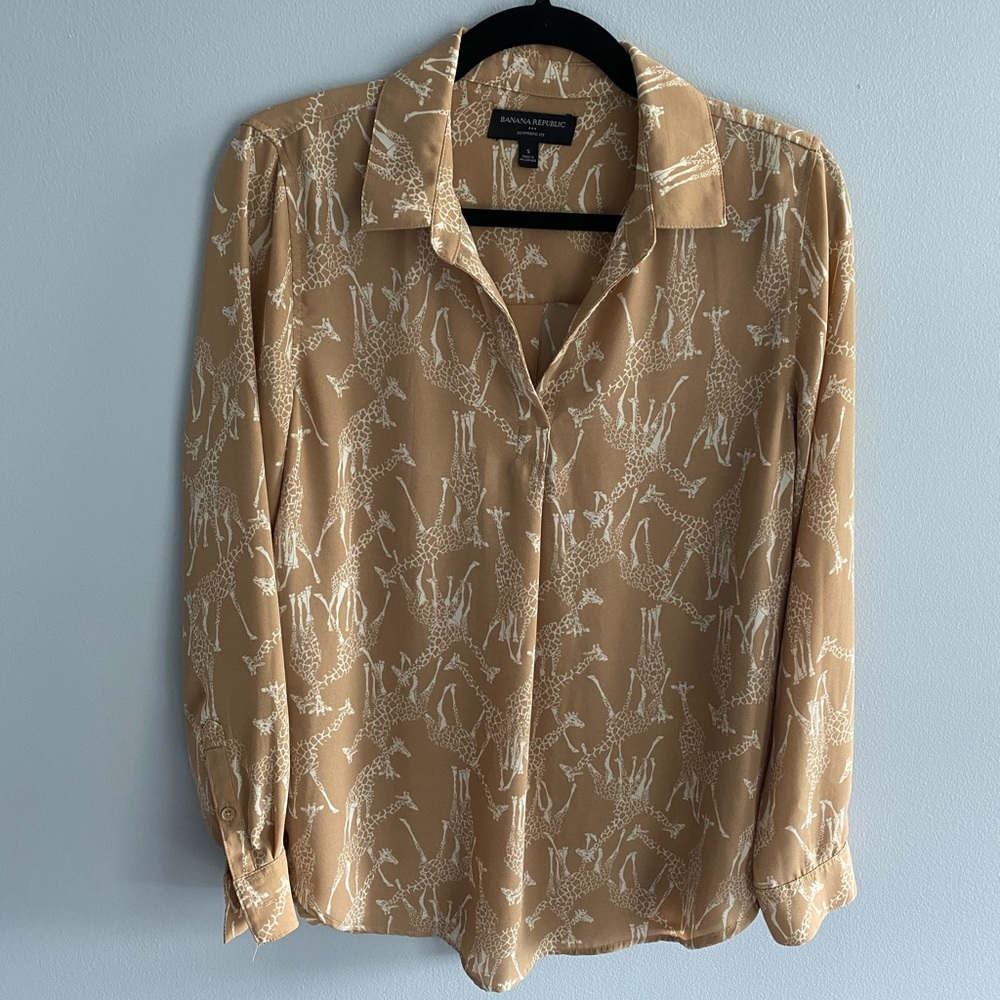 Giraffe print button back shirt